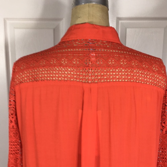 NWT Flowing Blouse with Lace sleeves/trim - Picture 8 of 11